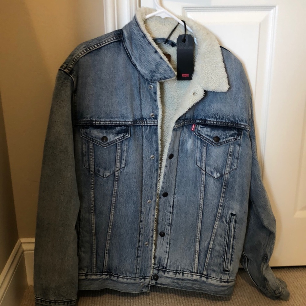 Levi’s jean jacket with Sherpa lining (brand new)
